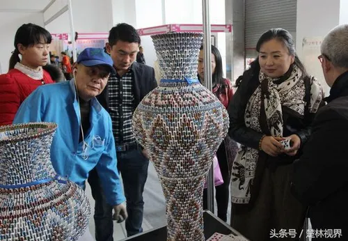 ساخت گلدان چینی با کارت بازی! «ژاک کوهو» هنرمند چینی با ا