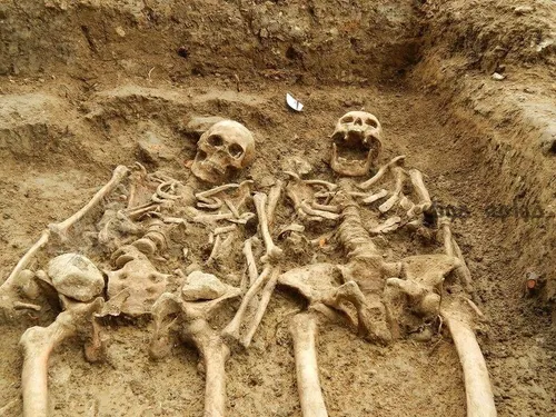 جسد ۷۰۰ساله یه زن و شوهره...زنه هنوز داره حرف میزنه 😂 😩 😂