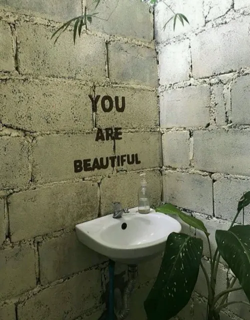 به جای آینه نوشته شما خوشگلید 😍 😄