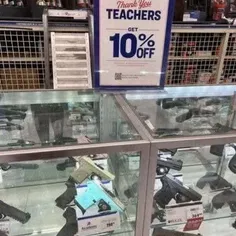 تو آمریکا اینقدر امنیت موج میزنه که سلاحاشونو برای معلما 