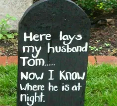 خانومی رو سنگ قبر شوهرش 