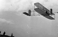 تصویری به یاد ماندنی از اولین پرواز بشر توسط ارویل رایت ب