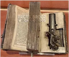 اسلحه‌ای نهفته در انجیل، که برای فرانسیسکو موروزینی، دوج 