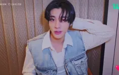 جیک از گروه انهایپن دیشب توی لایو موزیک 3D از جونگکوک رو 