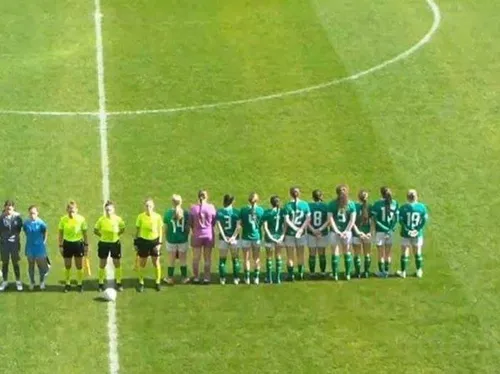 ❌بازیکنان تیم ملی زنان ایرلند هنگام پخش سرود ملی اسرائیل 