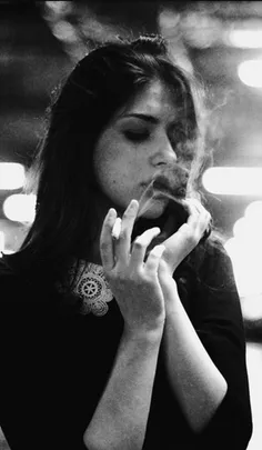 بچه که بودم داداشم هی بهم میگفت آدمای بد سیگار میکشن
