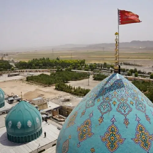 این پرچم سرخ انشاءالله تا ظهور اقا پایین نخواهد امد