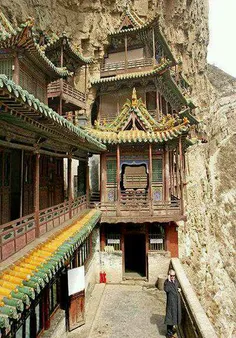 صومعه ژوان کُنگ در بالای کوه هِنگ در سال 491 میلادی ساخته