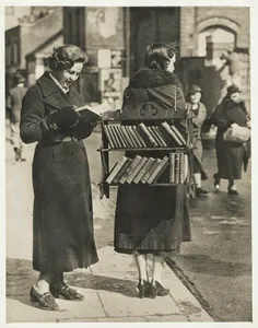 The Walking Library~ London ~ 1930