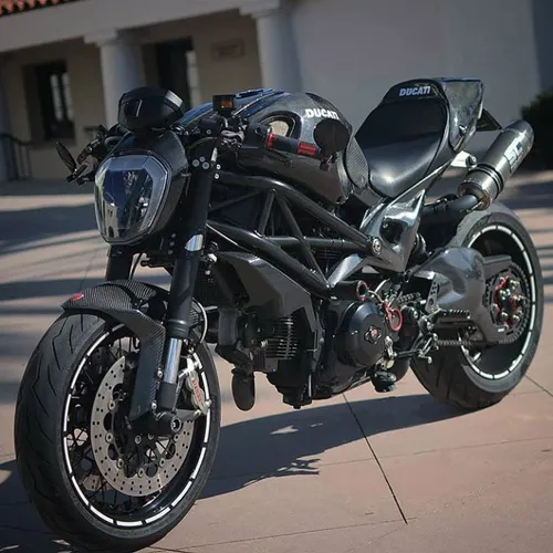 Ducati-Mostroleggera 696