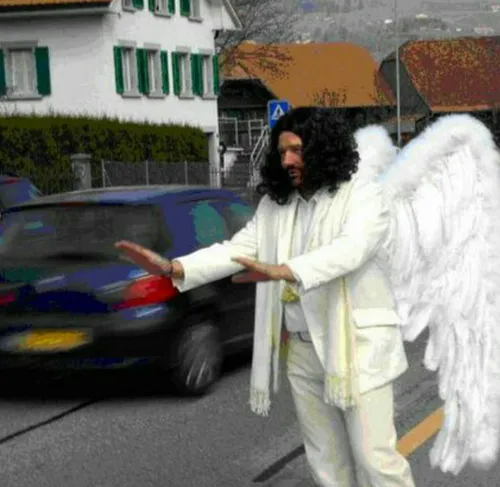 پلیس سوئیس برای کاهش سرعت رانندگان و سوانح رانندگی، فرشته