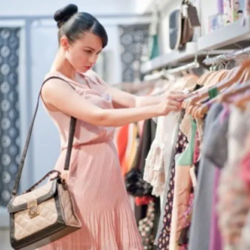 بطور میانگین مدت زمانی که زنان برای خرید لباس صرف می کنند
