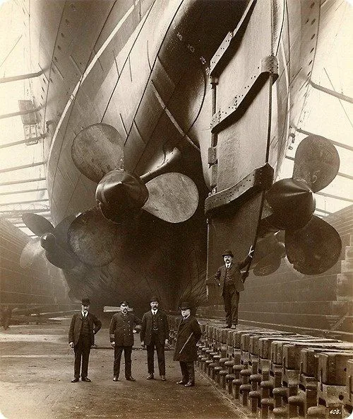 کشتی تایتانیک قبل از به آب انداخته شدن، سال ۱۹۱۲ میلادی