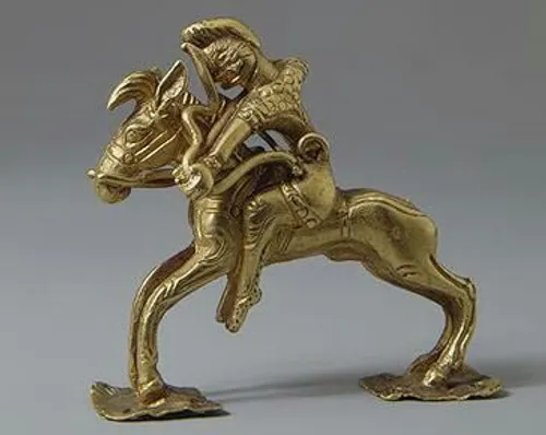 تندیس مرد اسب سوار قدمت ۲۴۰۰