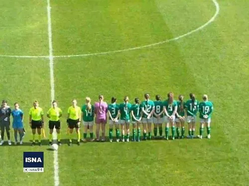 ♦️بازیکنان تیم ملی فوتبال زنان ایرلند هنگام پخش سرود اسرا