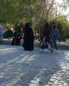 🎥 تصاویری از تذکر و یادآوری قانون حجاب در شهر اصفهان 