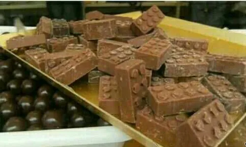 شکلات های کاکائویی با شکل هایی