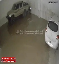 ویدیویی از لحظه تخریب دیوار پارکینگ یک منزل مسکونی در سید