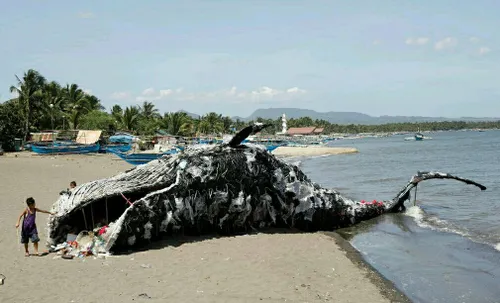 ساخت نهنگ ۱۵ متری برای آگاهی بخشی درباره زباله های پلاستی