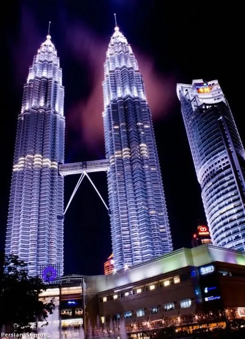 برجهای دوقلوی پتروناس در کوالالامپور، مالزی