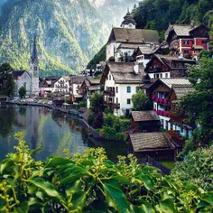 هال‌اشتات (Hallstatt)، شهری کوچک در اتریش است. با توجه به