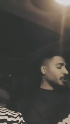 تو چشام بودی ولی افتادی میگردی تو ادما دنبالم