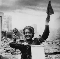 تصویری از یک دختر آلمانی در پایان جنگ جهانی دوم در سال 19