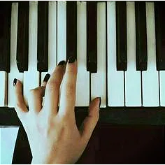 عاشق پیانو زدنم^_^