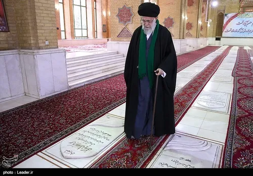 حضرت آیت الله العظمی سید علی حسینی خامنه ای از مراجع تقلی