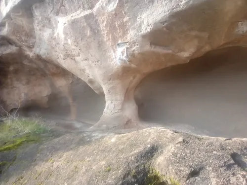 این غار زیبا