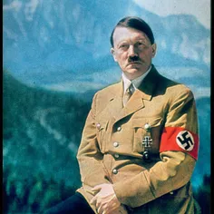 آدولف #هیتلر که از کتک خوردن های روزانه توسط #پدرش خسته ش