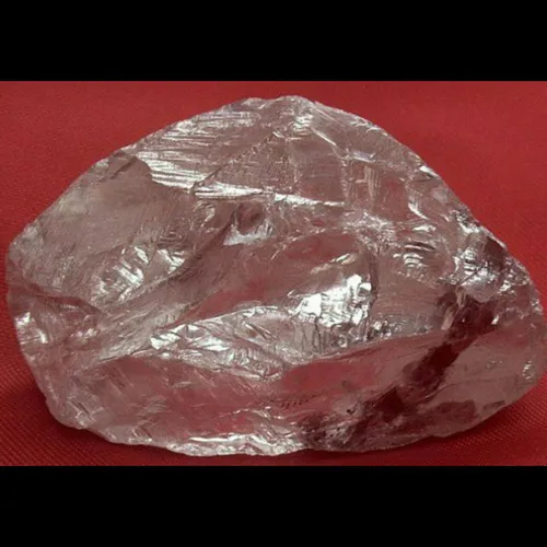 چند سال پیش سنگ عجیبی پر از الماس در روسیه کشف شد که حاوی