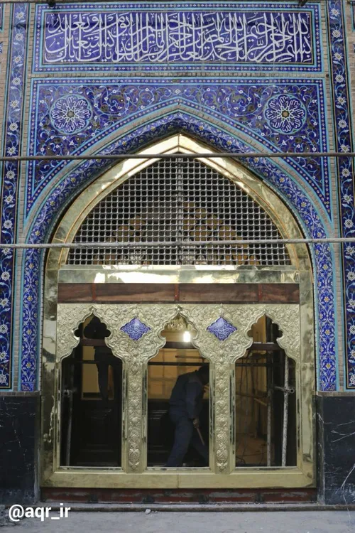 پنجره فولاد جدید نصب شده در صحن مسجد گوهر شاد حرم رضوی.