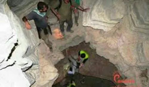 غار گوریک در روستای نی نیزک در ۱۳ کیلومتری شرق برازجان اس