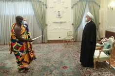 لباس خاص #سفیر جدید #غنا در دیدار با #روحانی!