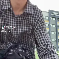بیچاره فلیکس کم بود باد ببرتش😂