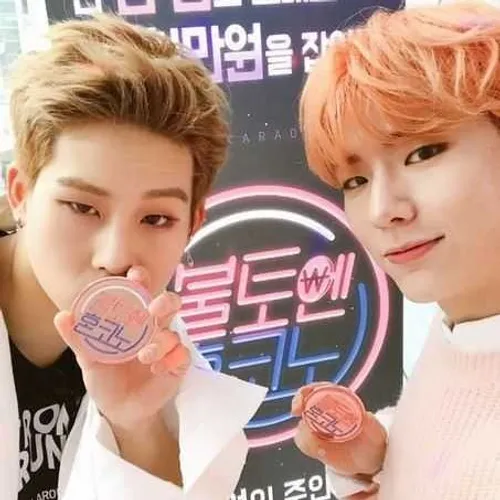 MONSTA X’s Joohoney And Kihyun Serenade Fans With Acousti