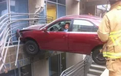 پارک کردن معمولی ماشین در آبادان!