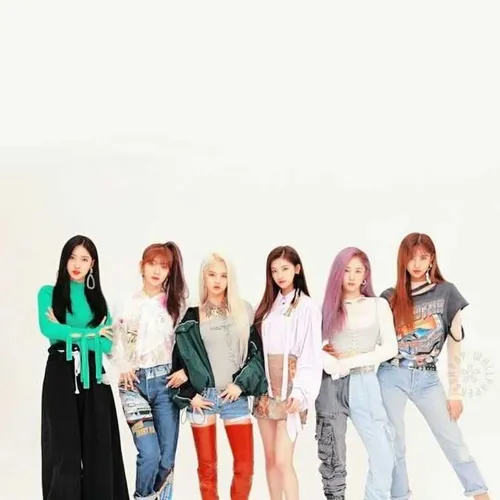 EVERGLOW’s Staff Member Diagnosed With COVID-19 + Members