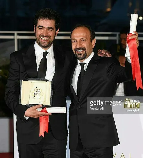 شهاب حسینی و اصغر فرهادی پس از دریافت نخل طلای شهاب حسینی