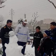 💢این ویدیو با عنوان "شوخی بچه‌های مدرسه با پلیس در یک روز