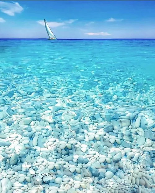 سواحل زیبای یونان با آبی زلال وشفاف