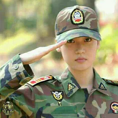 دختر کره ای لباس ارتش ایرانو پوشیده عجبااااااااا