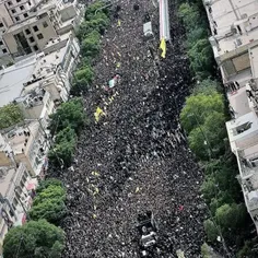 یک فرم از حضور مردم در بدرقه رئیس جمهور شهید