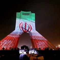 📷برج آزادی به رنگ ایران شد