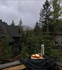 گفت: از دور که به خودت نگاه می‌کنی چه می‌بینی؟