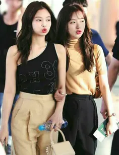 #Jennie #jisoo #blackpink