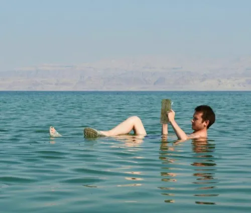 غلظت نمک موجود در آب دریای "بحر المیت" در مرز اردن و فلسط