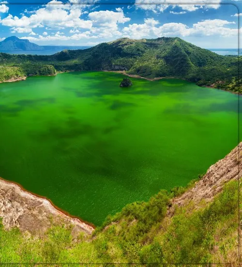 اینجا دریاچه تال، یکی از عجیب ترین دریاچه های جهان در کشو
