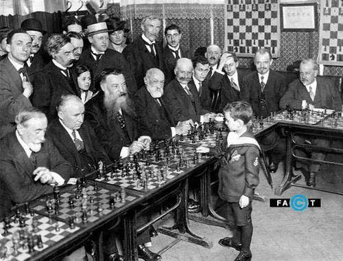 ساموئل رشفسکی شطرنج باز آمریکایی در سال 1920 در سن 8 سالگ